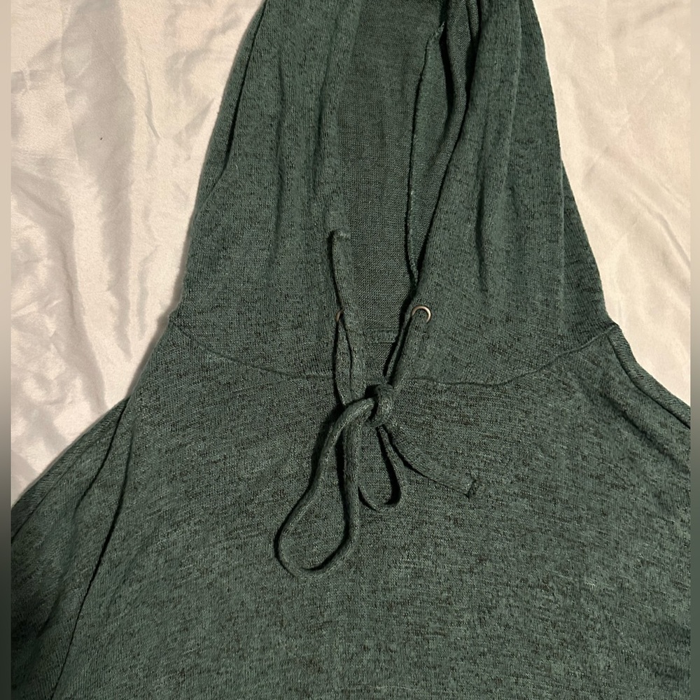 Soft, green, cropped sweatshirt